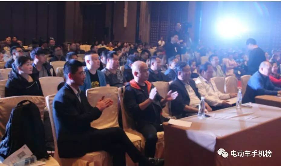 「无锡展速递」建摩巨资签约印小天，成展会最大新闻！