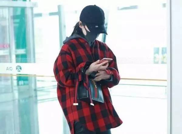 曲筱绡所有包包,曲筱绡穿搭包包