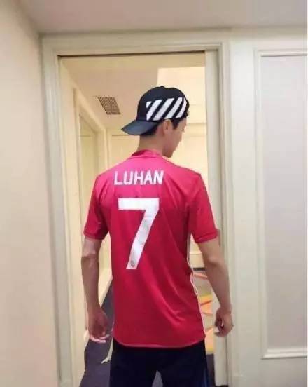 鹿晗梦想成为足球运动员,鹿晗演艺事业陷入窘境