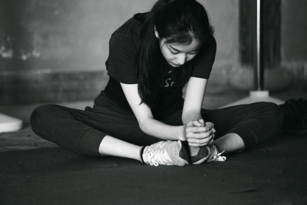 适合日常穿的瑜伽服款式,什么瑜伽服穿上舒服又好看