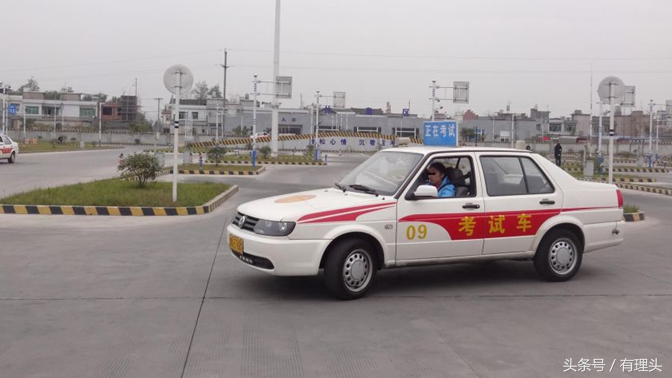 倒车入库点位对不准怎么办,皮卡车倒车入库点位不准车身扫线