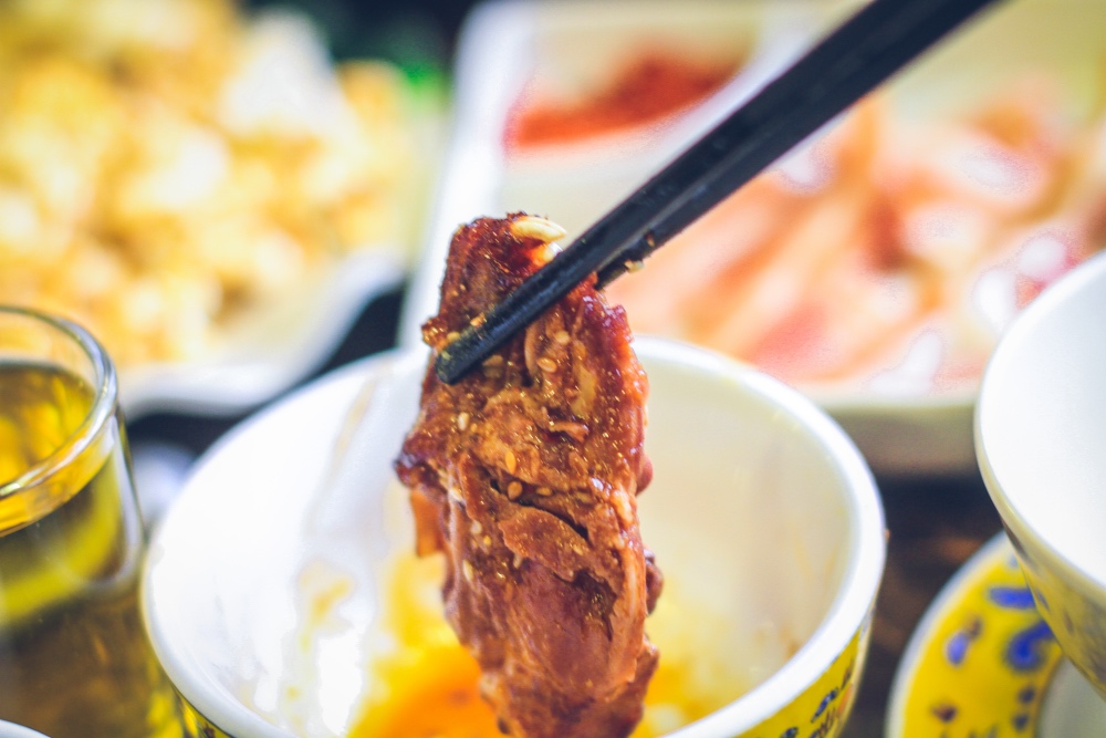 都江堰吃纸包宴,一纸馋纸包鱼凯里店