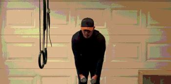 纠正肩胛骨突出的办法视频,如何矫正肩胛骨翘起来