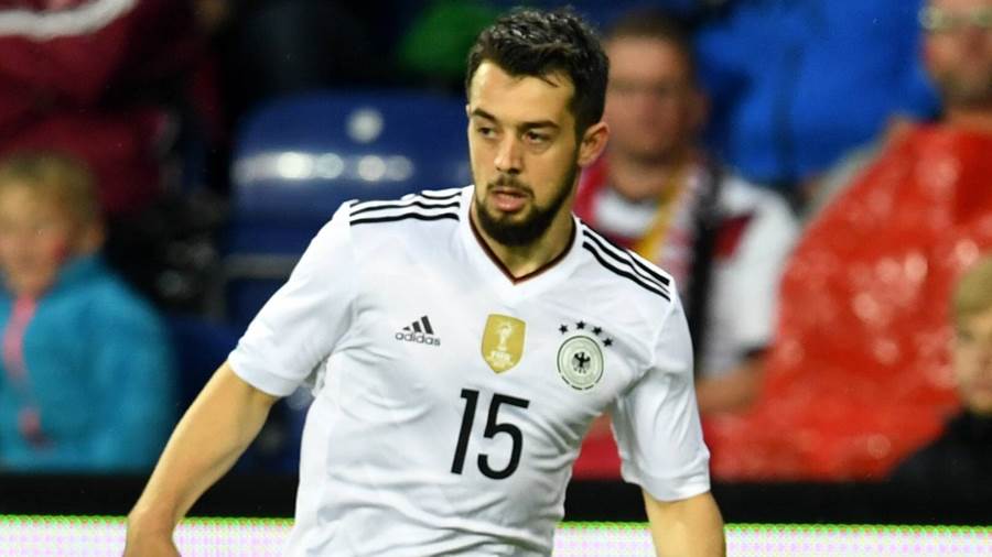 两年从业余联赛到国家队，德国天才少年也曾坎坷前行，迷失方向