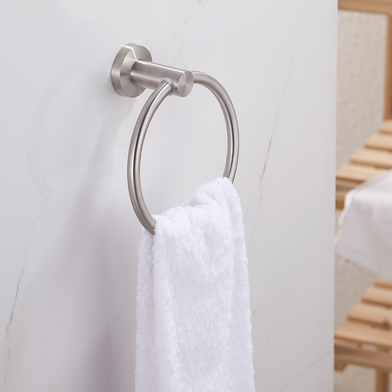 这老师傅的打孔居然一点都不掉瓷,技术堪称一绝!原来是看过这个