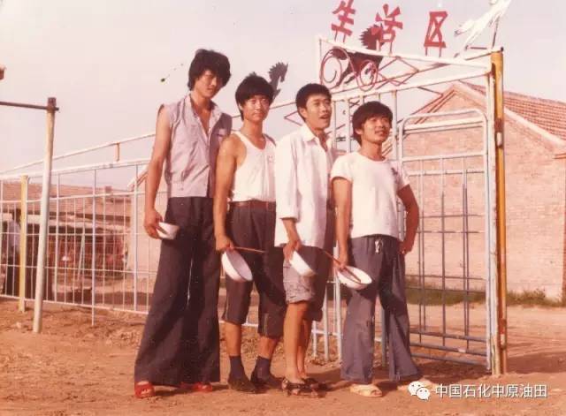 油田老照片,曾经有上万人居住的地方