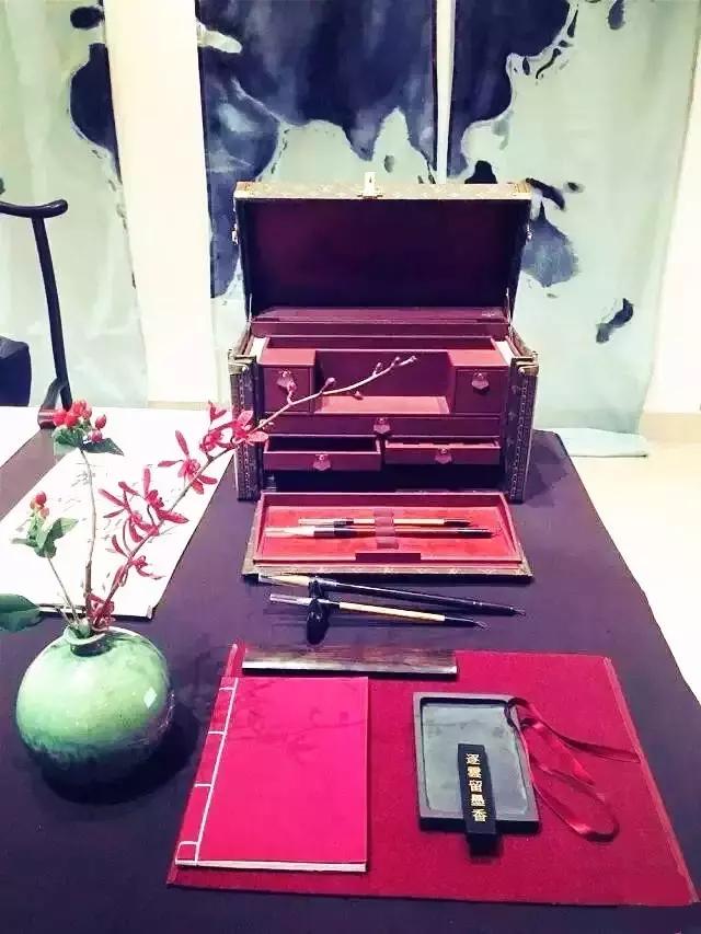 lv个性化定制产品是什么意思,lv个性化定制包包