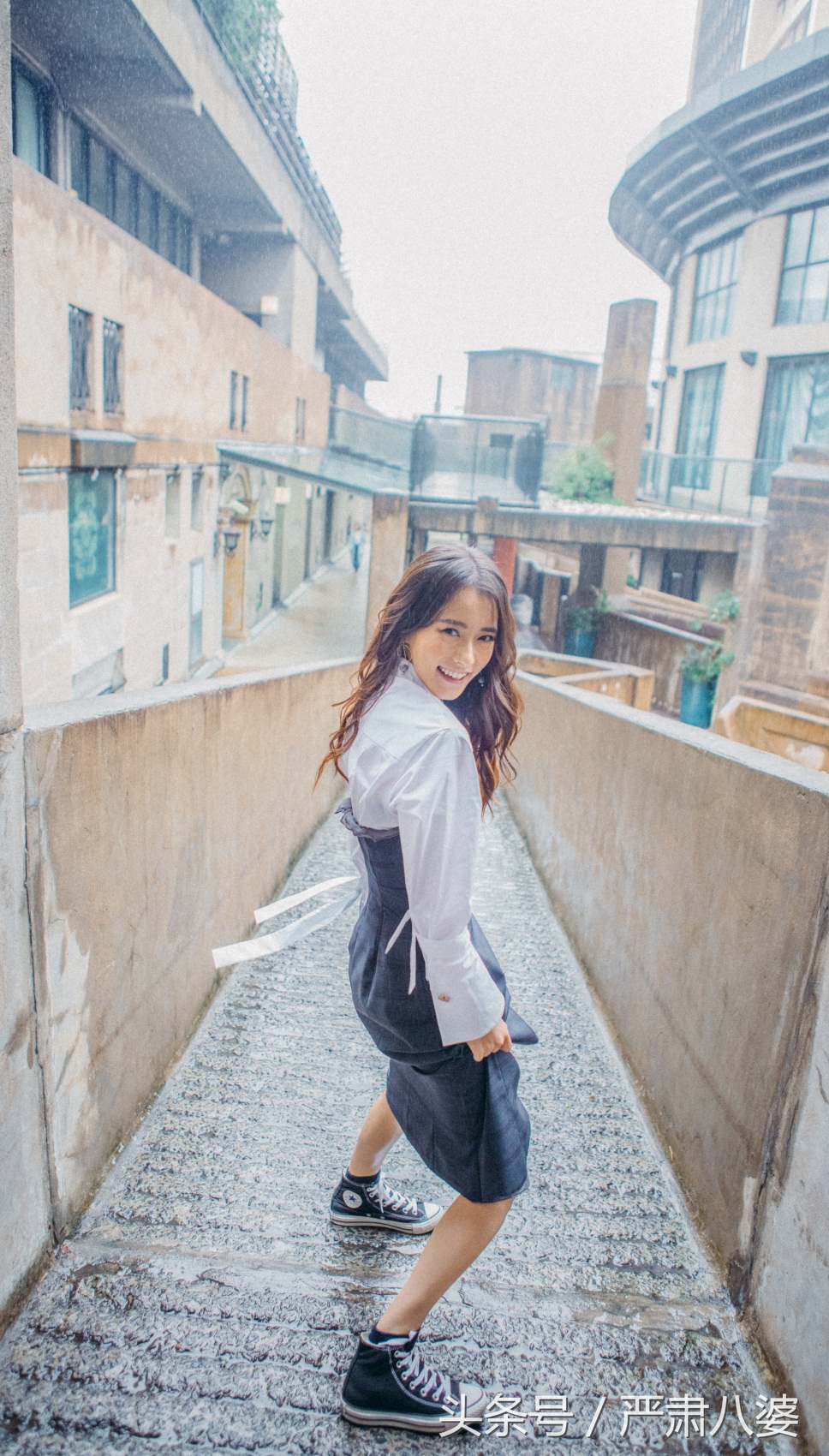 柴碧云曝鬼马写真笑容明媚尽显俏皮搞怪本色