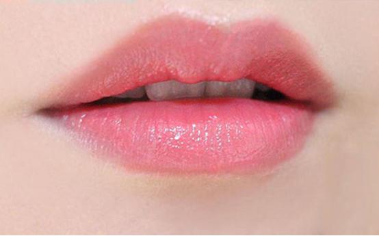 如何画唇妆显嘴小,baby微笑唇化妆步骤