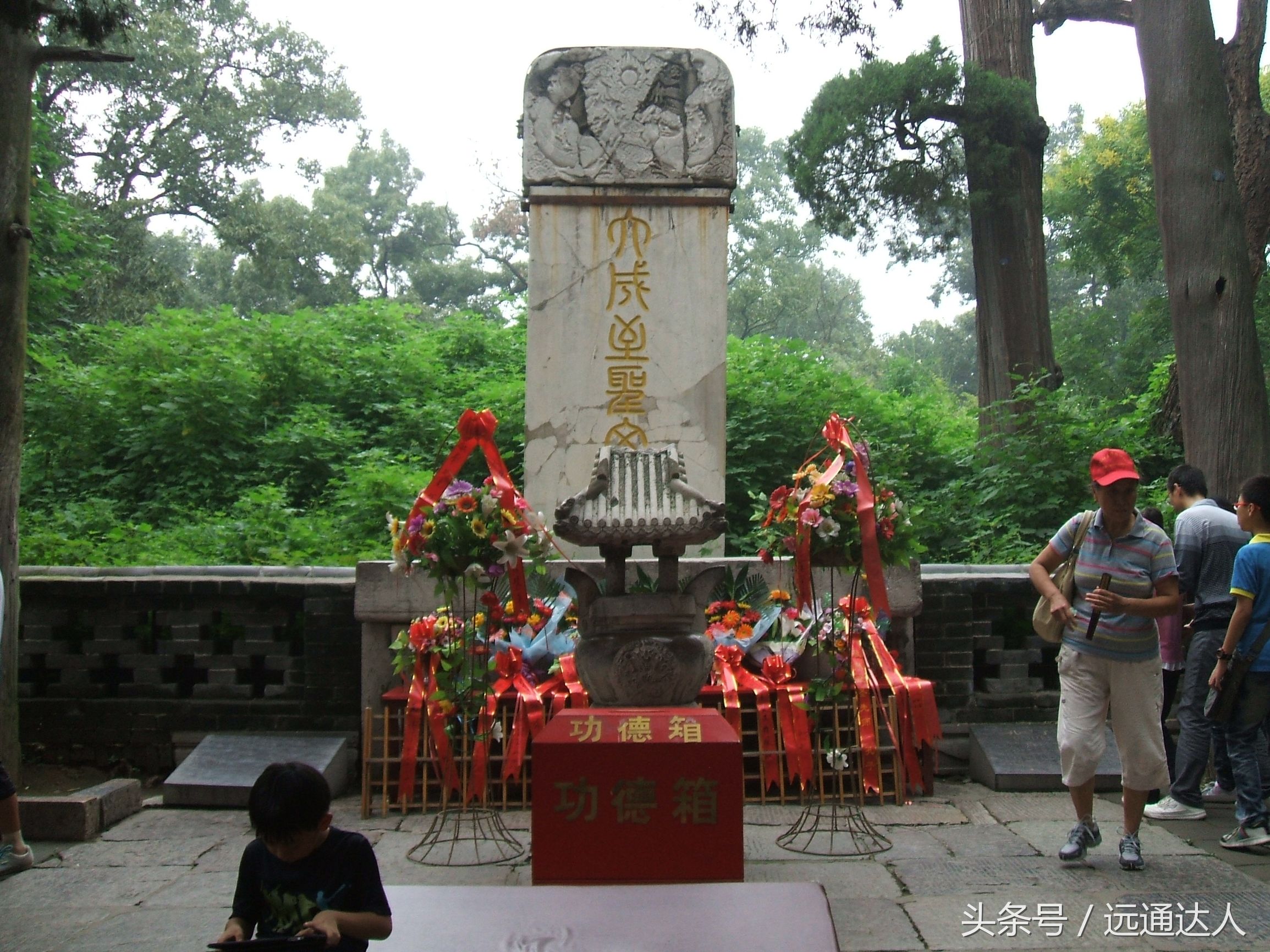 身为泰安人第一次爬泰山,陪爷爷爬泰山感慨朋友圈