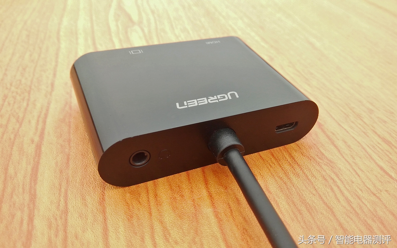 绿联hdmi转vga手机连显示器,闲置的显示器变成智能电视