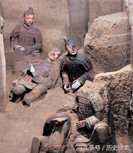秦陵兵马俑不戴头盔,秦陵兵马俑是否有人工讲解