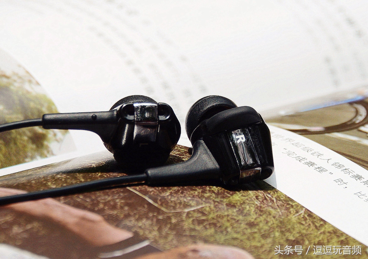 一款兼具颜值和黑科技的双动圈耳塞：JVCFXT100