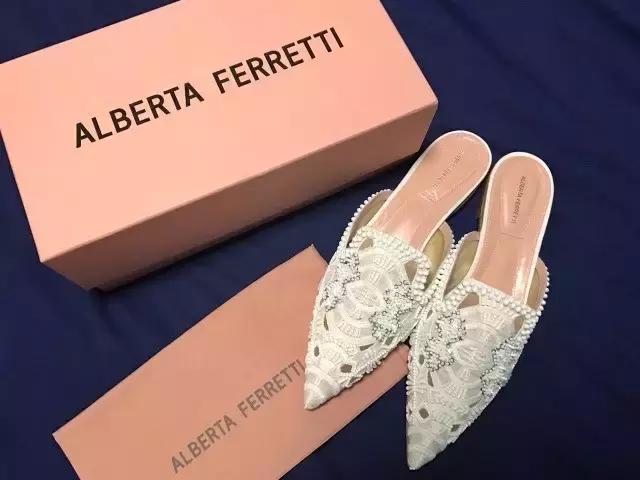 十大网红超酷拖鞋,回头率爆表的拖鞋