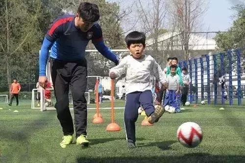 再把“雄起”吼起来！成都足球要“开挂”，球场将超300个