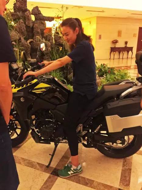 最新豪爵铃木dl250评测视频,18年的豪爵铃木dl250值得买吗