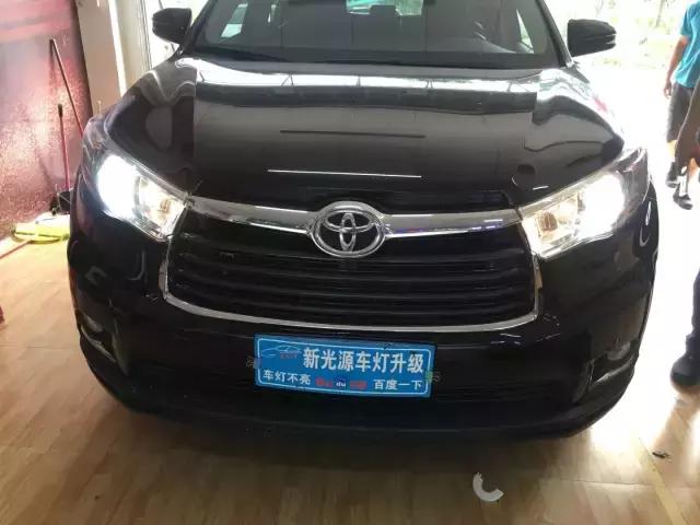 惠州新光源灯光升级‍，汉兰达原车灯发黄昏暗升级NHK德国版海五双光透镜！