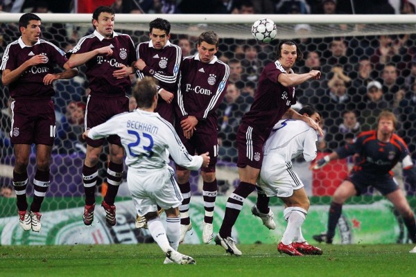 足球最美时刻视频,贝影在足球场上