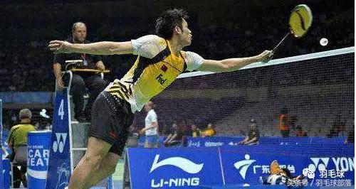 羽毛球2021年发球过手违例吗,发球时羽毛球的违例现象有哪些