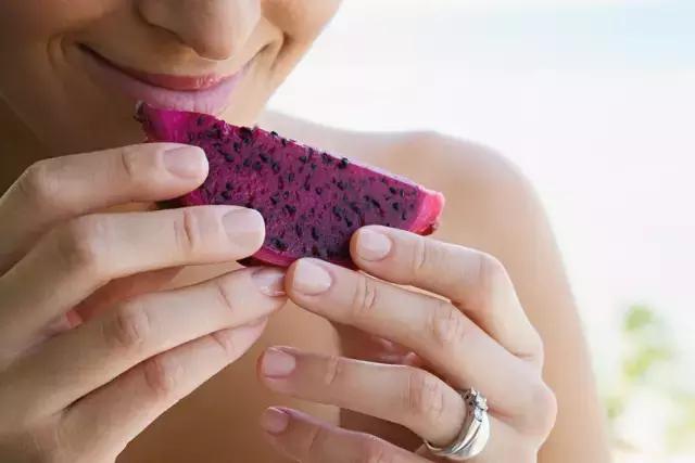 这两种水果不能多吃对身体危害大,这些水果不能乱吃小心有副作用