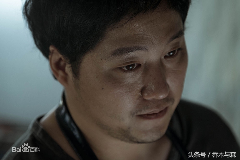 冰封的汉江慢慢融化，冰面之下的无头女尸浮出水面，连环杀人凶手