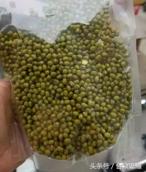 老人家爱买保健品,有退休金老人买保健品