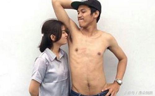 是重口味还是性魅力?印尼女孩爱闻男友腋下,男人味究竟是什么味道?