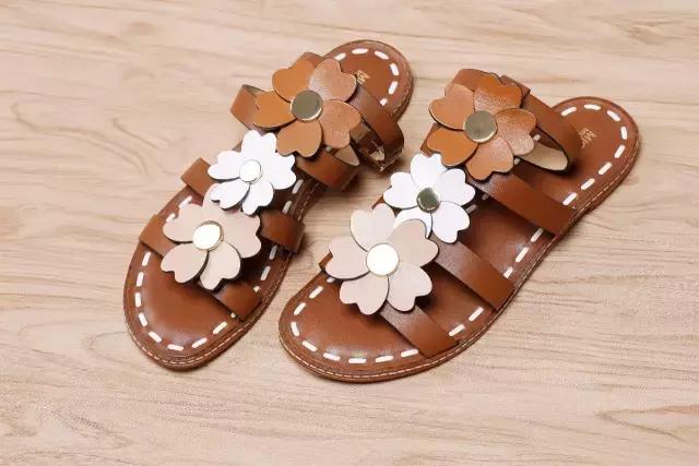 买奢侈品犒劳自己,年中大促买一送一服装