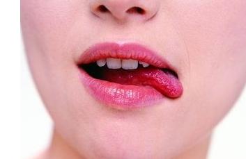 咬舌头是病，得治！反复咬伤会增加舌癌风险，如何预防舌癌