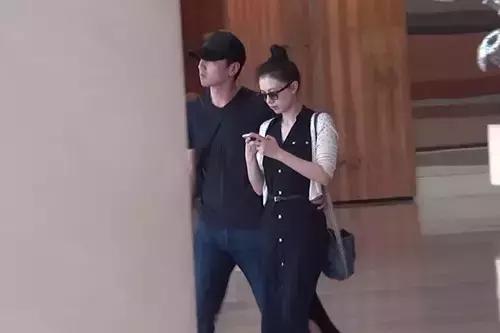 从面瘫视帝到哭戏之王，曾被骂丑八怪的他，不但演技了得，还娶了国民女神！