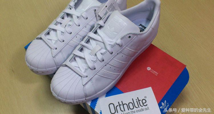 adidas哪个系列适合宽脚休闲鞋,绿尾小白鞋adidas有没有过时