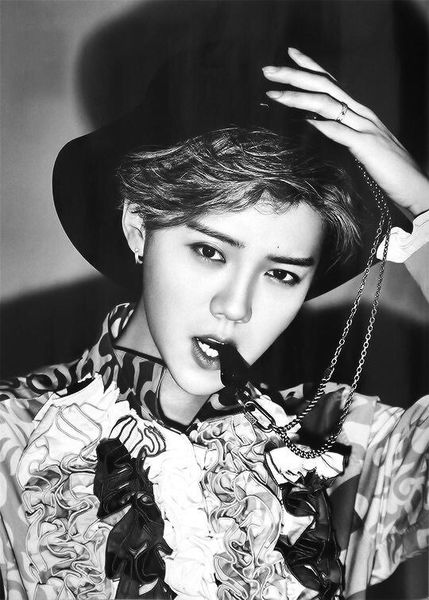 鹿晗勋章歌词壁纸图片,鹿晗关晓彤图片壁纸全屏