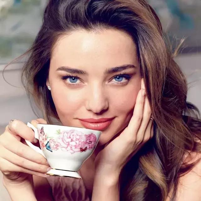 米兰达可儿优雅迷人又亮眼又吸睛,米兰达可儿冻龄护肤秘诀