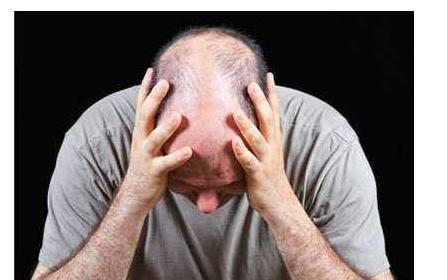 男人30岁脱发怎么办,30岁头顶稀少快秃顶了有多可怕