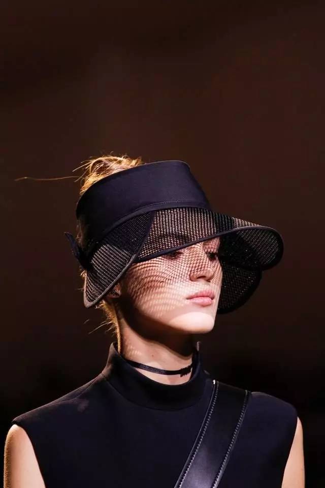 嘿闻哦！这些大牌防晒乳不合格！难道南宁妹注定要在暗中保护别人？