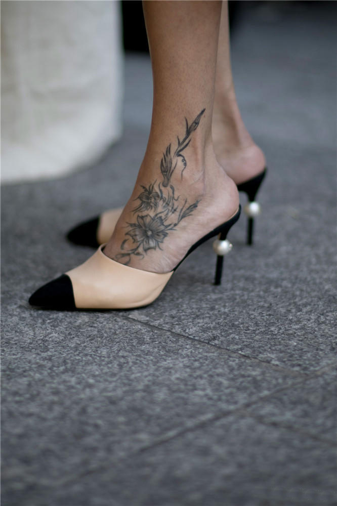 蕾哈娜蝴蝶结板鞋,蕾哈娜蝴蝶鞋