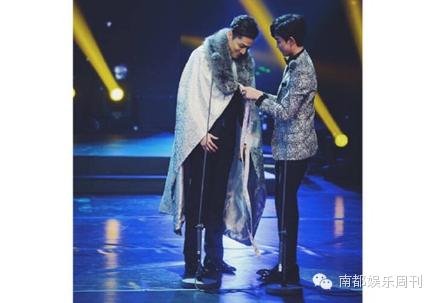 胡霍派糖过白色情人节啦！胡歌一边说不在爱情里，一边当CP王啊！