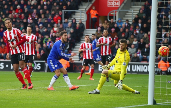 小法和皮尔洛长传球,gif首开纪录莫伊塞斯右脚抽射破门