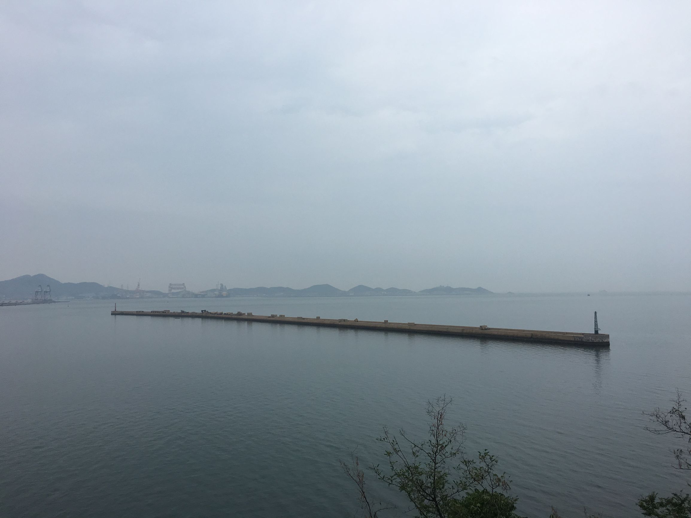 徒步旅行第75天，雨中漫步烟台山，滨海路，宿山东莱山烟台大学