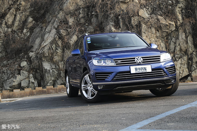 大众途锐对比沃尔沃xc90,大众途锐越野测试xc90