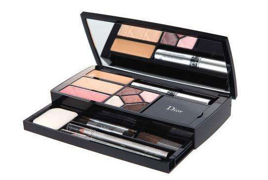 现在要给女朋友送什么礼物好呢,还在纠结送什么礼物给女朋友吗