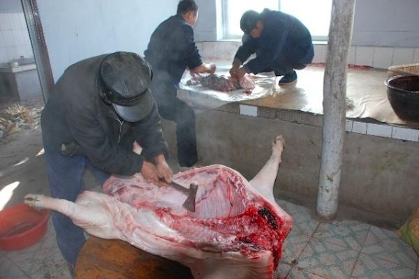 东北杀猪菜酸菜炖血肠五花肉排骨,家乡的味道鞍山篇杀猪菜