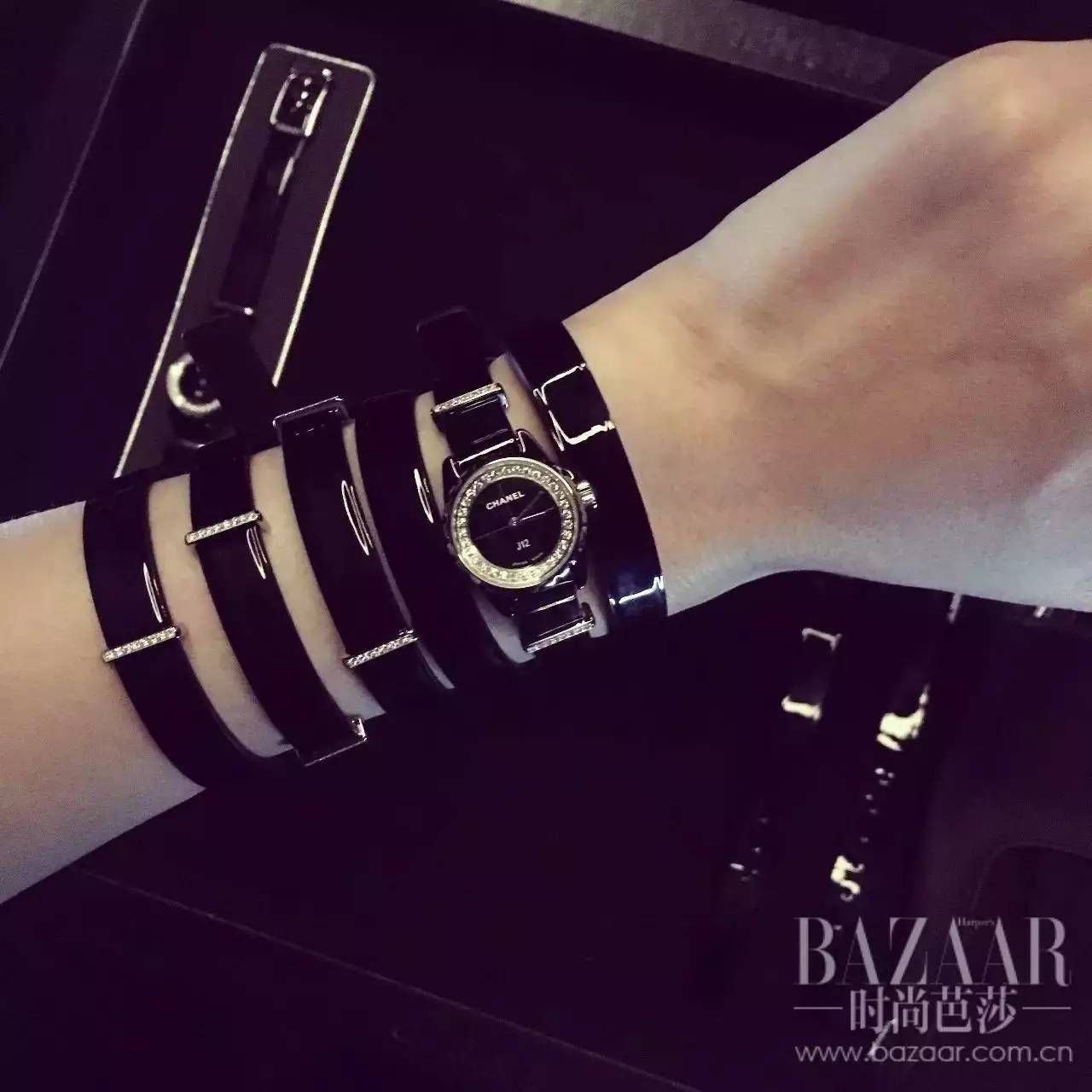 我的表可以绕手腕3圈，你却还在玩3年前的叠戴！