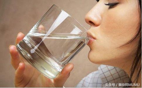 眼睛撞伤肿了需要热敷还是冷敷,小孩眼睛肿了用热敷还是冷敷