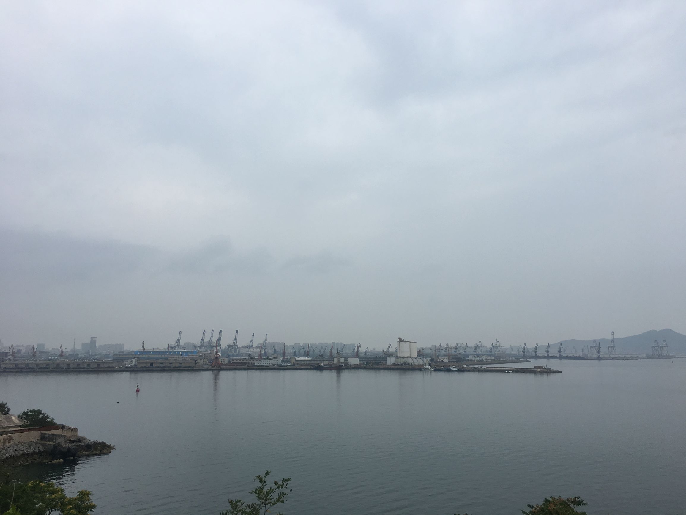 徒步旅行第75天，雨中漫步烟台山，滨海路，宿山东莱山烟台大学