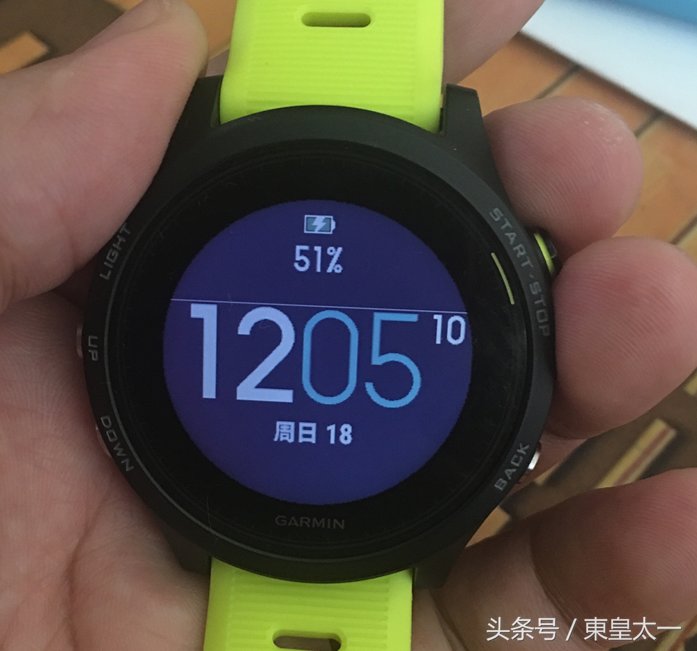 续航能力超长的运动手表,佳明935与watch4