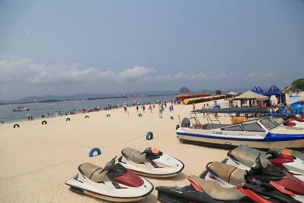 在三亚总有一片海属于一个人,在三亚椰梦长廊海边