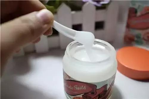 假冒化妆品最新案例,大批化妆品真假