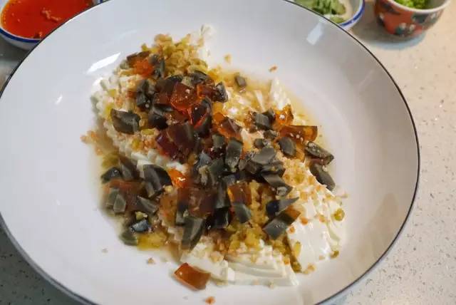 美味可口的皮蛋豆腐凉拌小贴士,又到夏天了各种小吃