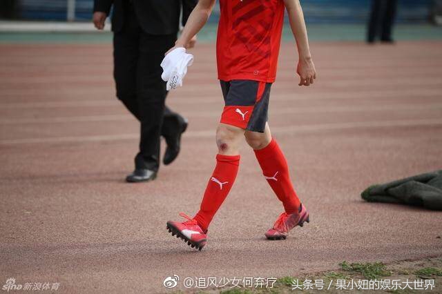 鹿晗飞身回旋踢,鹿晗颠球杀